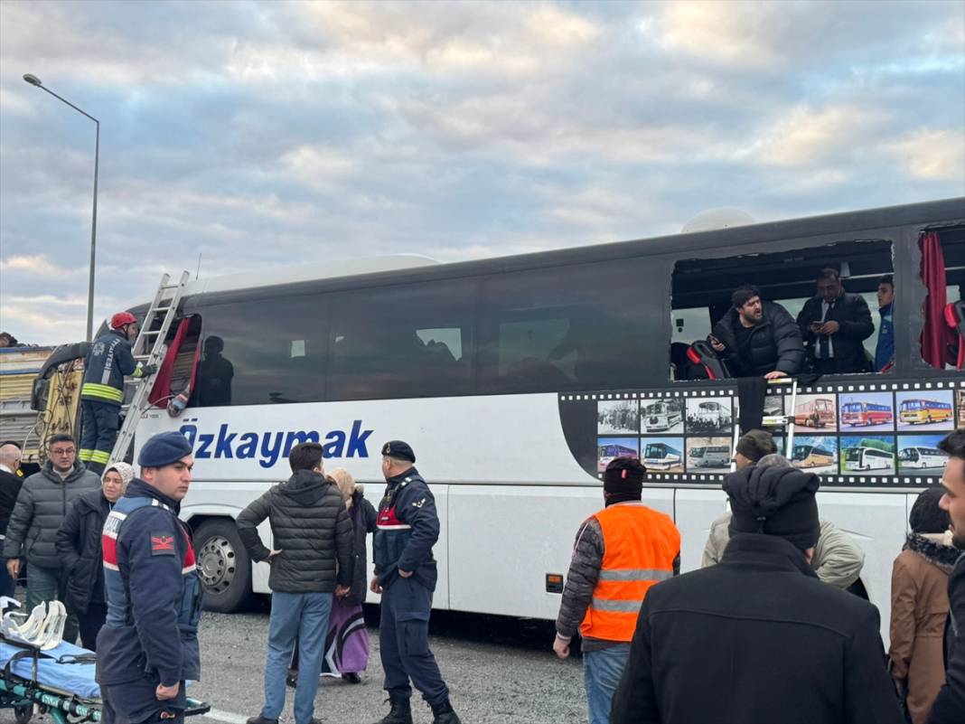 Konya’da yolcu otobüsü kazaya karıştı! Çok sayıda ölü ve yaralı var 16